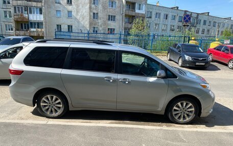 Toyota Sienna III, 2015 год, 2 550 000 рублей, 4 фотография