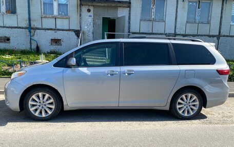 Toyota Sienna III, 2015 год, 2 550 000 рублей, 3 фотография