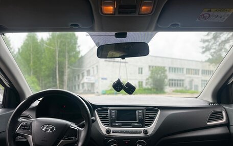 Hyundai Solaris II рестайлинг, 2017 год, 515 000 рублей, 10 фотография
