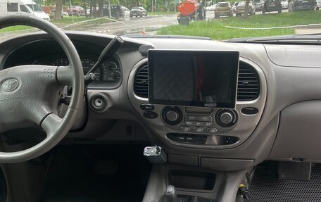 Toyota Sequoia II рестайлинг, 2001 год, 1 700 000 рублей, 12 фотография