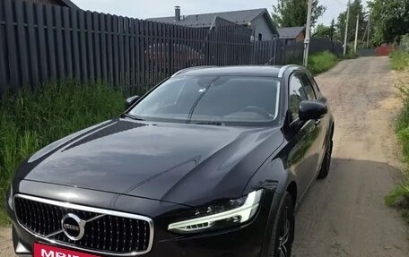 Volvo V90 Cross Country I рестайлинг, 2017 год, 3 990 000 рублей, 2 фотография