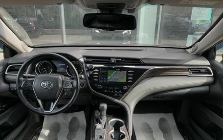 Toyota Camry, 2019 год, 2 820 000 рублей, 10 фотография