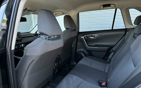 Toyota RAV4, 2021 год, 3 895 000 рублей, 10 фотография