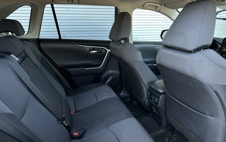 Toyota RAV4, 2021 год, 3 895 000 рублей, 12 фотография