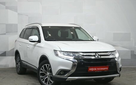 Mitsubishi Outlander III рестайлинг 3, 2018 год, 2 350 000 рублей, 3 фотография