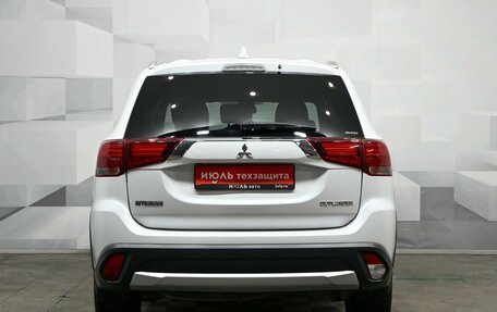 Mitsubishi Outlander III рестайлинг 3, 2018 год, 2 350 000 рублей, 5 фотография
