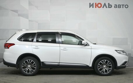 Mitsubishi Outlander III рестайлинг 3, 2018 год, 2 350 000 рублей, 9 фотография