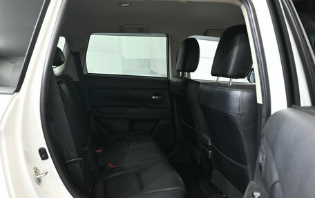 Mitsubishi Outlander III рестайлинг 3, 2018 год, 2 350 000 рублей, 14 фотография
