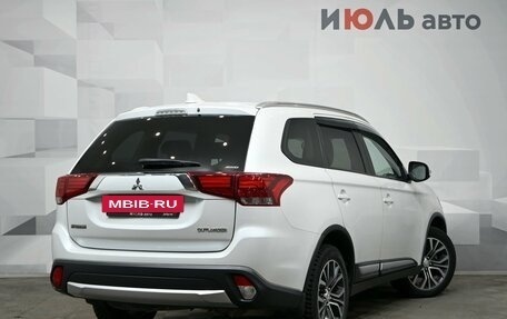Mitsubishi Outlander III рестайлинг 3, 2018 год, 2 350 000 рублей, 7 фотография