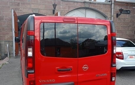 Opel Vivaro B, 2014 год, 2 250 000 рублей, 2 фотография