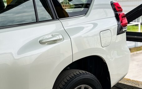 Toyota Land Cruiser Prado 150 рестайлинг 2, 2018 год, 5 200 000 рублей, 4 фотография
