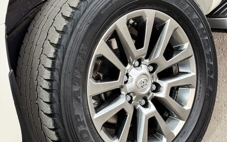 Toyota Land Cruiser Prado 150 рестайлинг 2, 2018 год, 5 200 000 рублей, 10 фотография