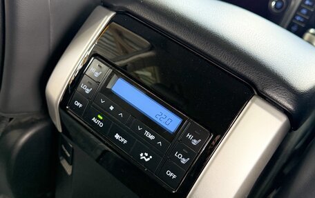 Toyota Land Cruiser Prado 150 рестайлинг 2, 2018 год, 5 200 000 рублей, 17 фотография