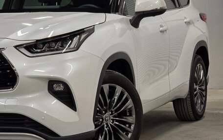 Toyota Highlander, 2025 год, 4 998 000 рублей, 27 фотография