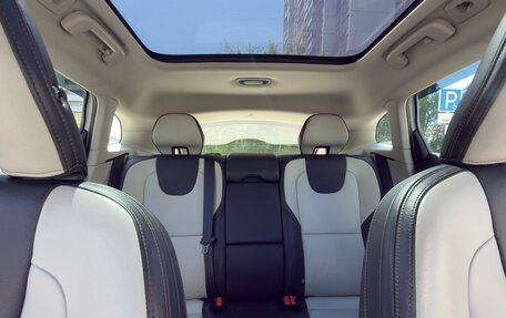 Volvo V40 II рестайлинг, 2014 год, 1 600 000 рублей, 13 фотография