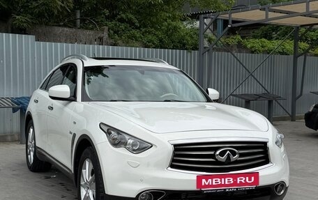 Infiniti QX70, 2015 год, 2 099 999 рублей, 10 фотография