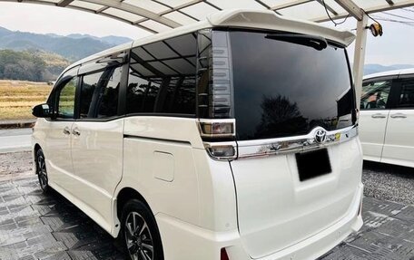 Toyota Voxy III, 2021 год, 1 760 000 рублей, 4 фотография