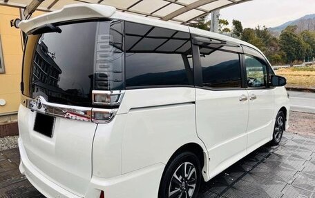Toyota Voxy III, 2021 год, 1 760 000 рублей, 6 фотография
