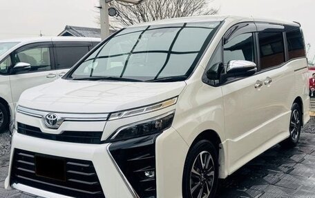 Toyota Voxy III, 2021 год, 1 760 000 рублей, 3 фотография
