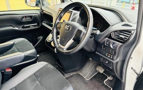 Toyota Voxy III, 2021 год, 1 760 000 рублей, 9 фотография