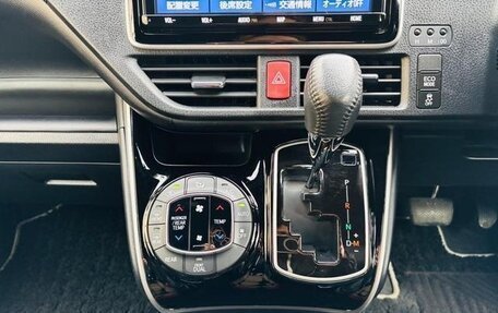 Toyota Voxy III, 2021 год, 1 760 000 рублей, 12 фотография
