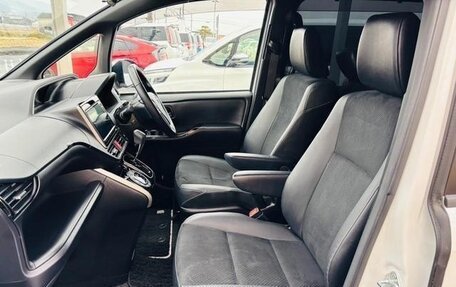 Toyota Voxy III, 2021 год, 1 760 000 рублей, 22 фотография