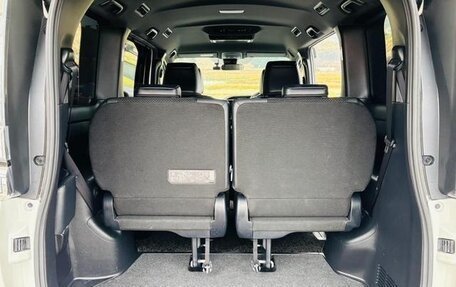 Toyota Voxy III, 2021 год, 1 760 000 рублей, 38 фотография