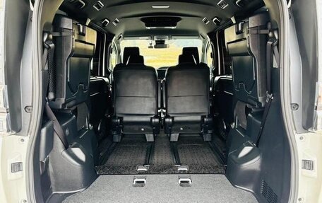 Toyota Voxy III, 2021 год, 1 760 000 рублей, 39 фотография