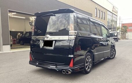 Toyota Voxy III, 2021 год, 1 795 000 рублей, 3 фотография