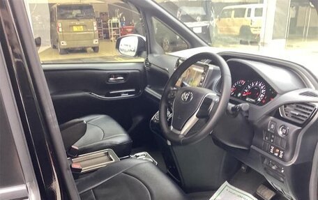 Toyota Voxy III, 2021 год, 1 795 000 рублей, 9 фотография