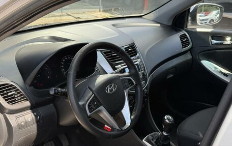 Hyundai Solaris II рестайлинг, 2011 год, 559 000 рублей, 22 фотография