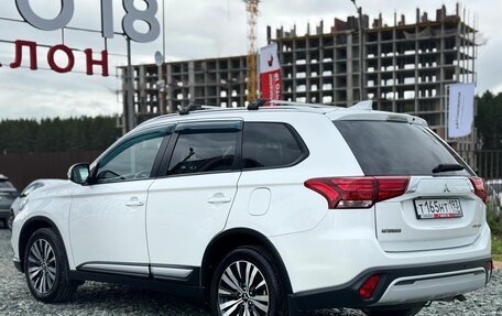 Mitsubishi Outlander III рестайлинг 3, 2019 год, 2 569 000 рублей, 6 фотография