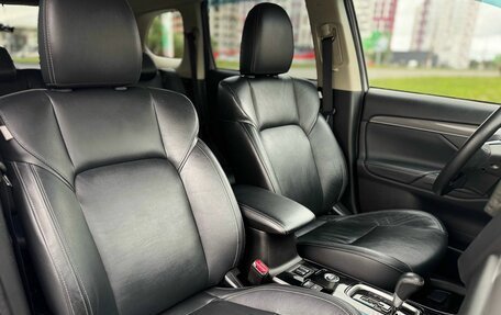 Mitsubishi Outlander III рестайлинг 3, 2019 год, 2 569 000 рублей, 10 фотография
