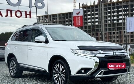 Mitsubishi Outlander III рестайлинг 3, 2019 год, 2 569 000 рублей, 2 фотография