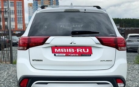Mitsubishi Outlander III рестайлинг 3, 2019 год, 2 569 000 рублей, 8 фотография