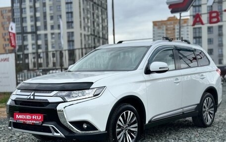 Mitsubishi Outlander III рестайлинг 3, 2019 год, 2 569 000 рублей, 5 фотография