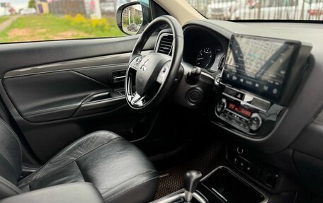 Mitsubishi Outlander III рестайлинг 3, 2019 год, 2 569 000 рублей, 14 фотография