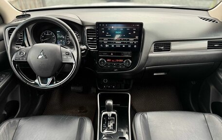 Mitsubishi Outlander III рестайлинг 3, 2019 год, 2 569 000 рублей, 16 фотография