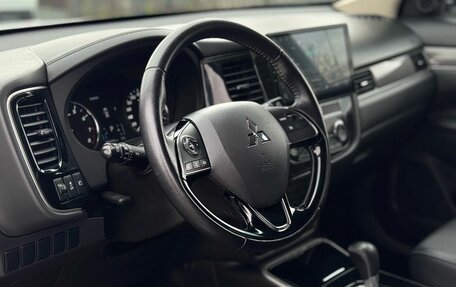 Mitsubishi Outlander III рестайлинг 3, 2019 год, 2 569 000 рублей, 13 фотография