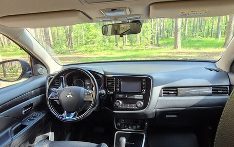 Mitsubishi Outlander III рестайлинг 3, 2017 год, 2 290 000 рублей, 5 фотография