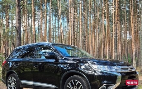 Mitsubishi Outlander III рестайлинг 3, 2017 год, 2 290 000 рублей, 4 фотография
