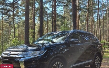 Mitsubishi Outlander III рестайлинг 3, 2017 год, 2 290 000 рублей, 3 фотография