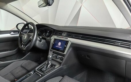 Volkswagen Passat B8 рестайлинг, 2019 год, 2 380 000 рублей, 13 фотография