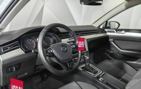 Volkswagen Passat B8 рестайлинг, 2019 год, 2 380 000 рублей, 19 фотография