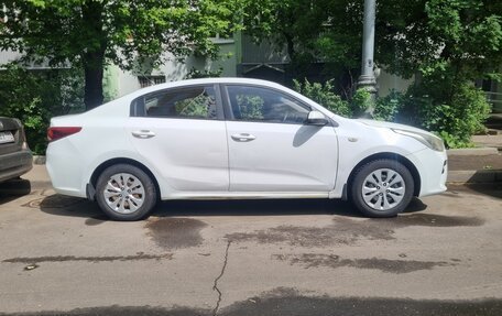 KIA Rio IV, 2018 год, 650 000 рублей, 4 фотография