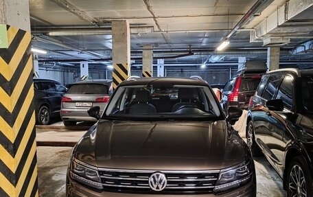 Volkswagen Tiguan II, 2018 год, 2 800 000 рублей, 1 фотография