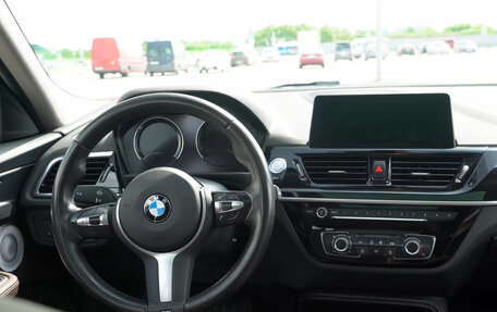 BMW 1 серия, 2022 год, 1 880 000 рублей, 11 фотография