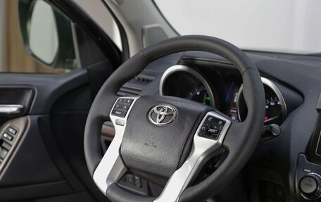 Toyota Land Cruiser Prado 150 рестайлинг 2, 2014 год, 2 995 000 рублей, 7 фотография