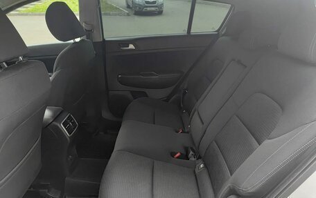 KIA Sportage IV рестайлинг, 2017 год, 1 999 800 рублей, 15 фотография
