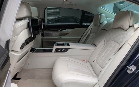 BMW 7 серия, 2016 год, 3 349 000 рублей, 9 фотография